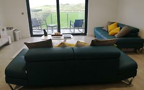 Portrush Luxury Apartment, Currangate